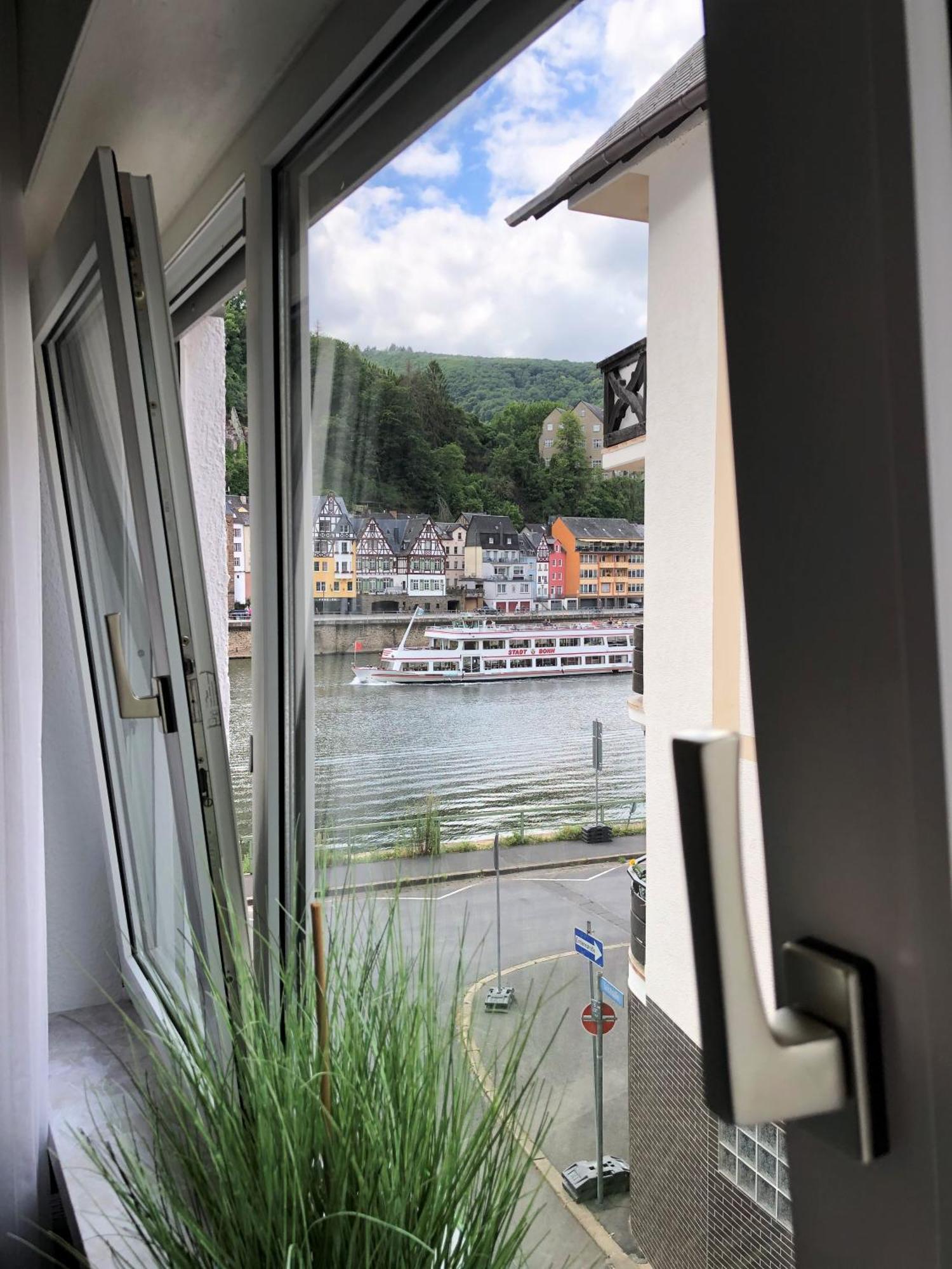 Ferienwohnungen Haus Zur Linde Кохем Стая снимка
