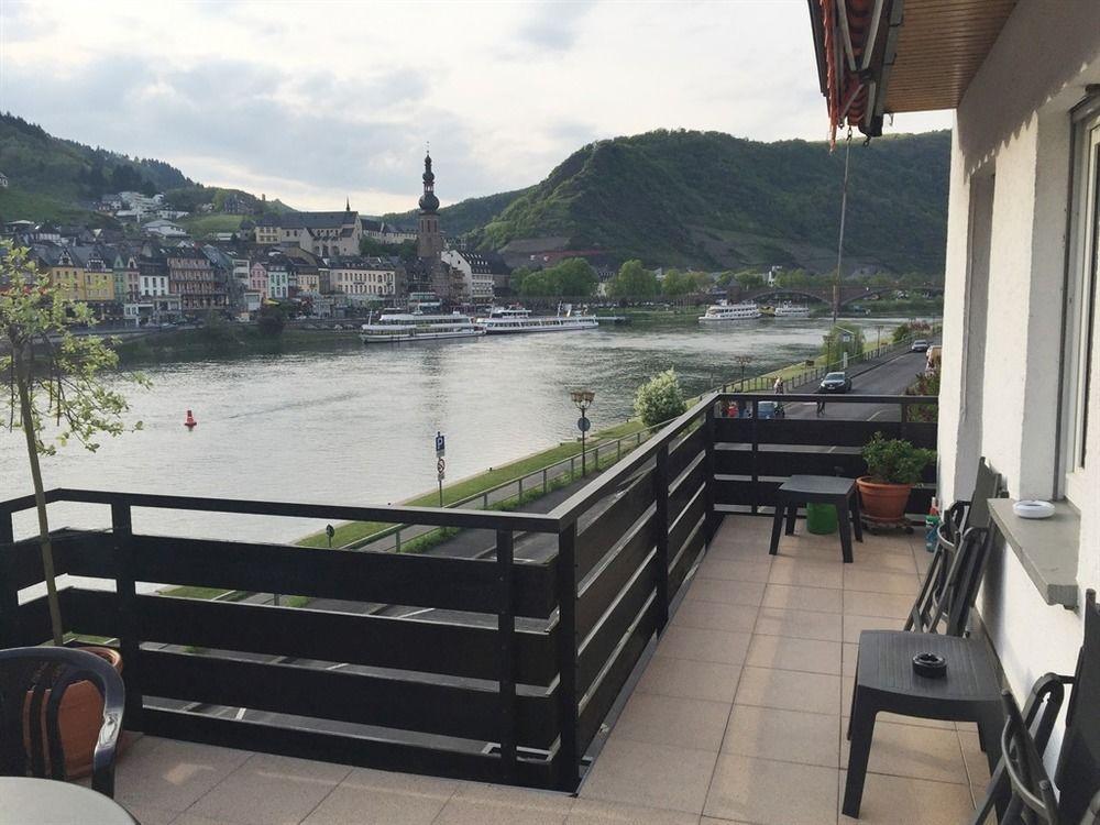 Ferienwohnungen Haus Zur Linde Кохем Екстериор снимка